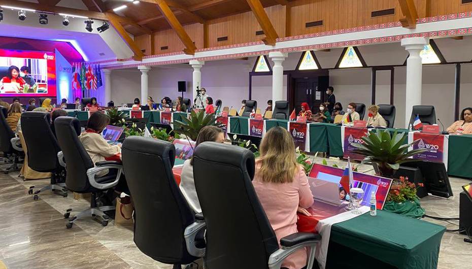 Türkiye Delegasyonu Başkanlığını TİKAD'ın yürüttüğü Women-20 Zirve'si Endonezya'da, G20 ülke temsilcilerinin katılımıyla gerçekleşiyor.